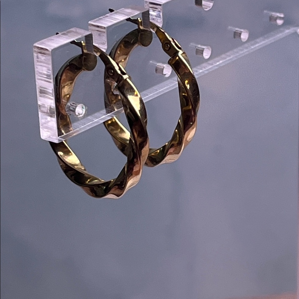 14K Italy Gold Wavy spiral Hoop Earrings - Picture 3 of 6